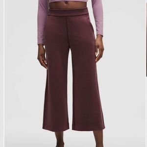 Lululemon Softstreme High-Rise
Wide-Leg Cropped Pant Goodnight Plum